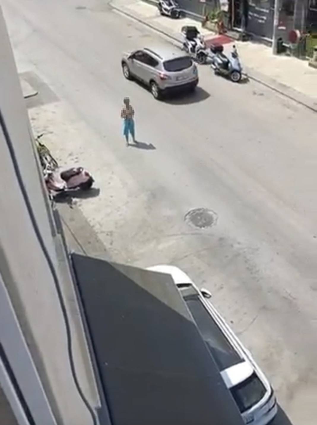 Yarı çıplak sokağa çıkan kadın hayatını kaybetti! 4